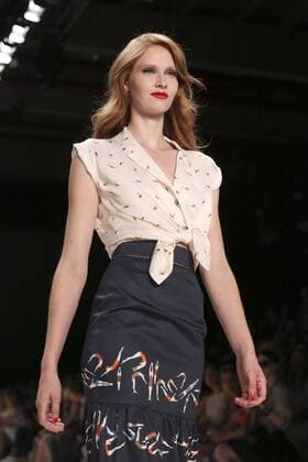 Model bei der Lena Hoschek Fashion Show auf der Mercedes-Benz Fashion Week Berlin Spring Summer 2017. Berlin, 30.06.2016 Foto:xS.xGabschx xFuturexImage