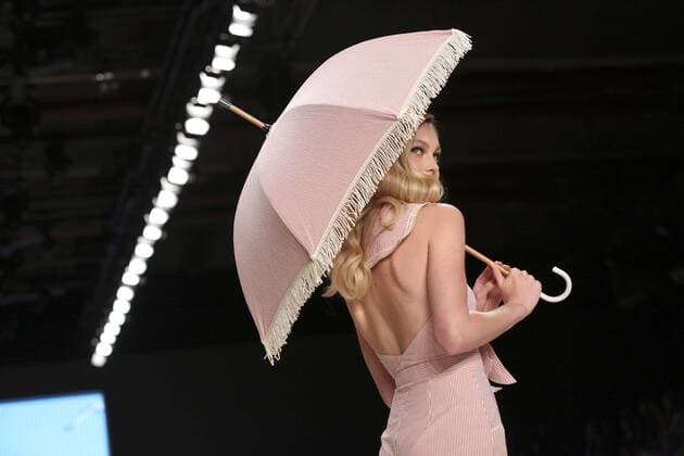 Model bei der Lena Hoschek Fashion Show auf der Mercedes-Benz Fashion Week Berlin Spring Summer 2017. Berlin, 30.06.2016 Foto:xS.xGabschx xFuturexImage