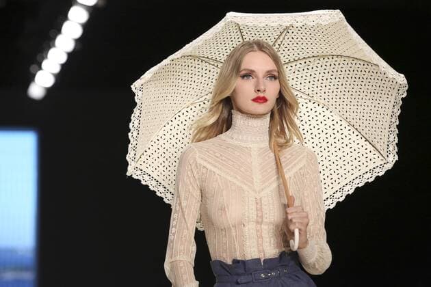 Model bei der Lena Hoschek Fashion Show auf der Mercedes-Benz Fashion Week Berlin Spring Summer 2017. Berlin, 30.06.2016 Foto:xS.xGabschx xFuturexImage