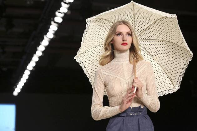 Model bei der Lena Hoschek Fashion Show auf der Mercedes-Benz Fashion Week Berlin Spring Summer 2017. Berlin, 30.06.2016 Foto:xS.xGabschx xFuturexImage