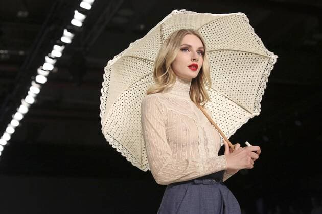 Model bei der Lena Hoschek Fashion Show auf der Mercedes-Benz Fashion Week Berlin Spring Summer 2017. Berlin, 30.06.2016 Foto:xS.xGabschx xFuturexImage