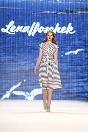 Model bei der Lena Hoschek Fashion Show auf der Mercedes-Benz Fashion Week Berlin Spring Summer 2017. Berlin, 30.06.2016 Foto:xS.xGabschx xFuturexImage