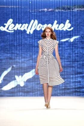 Model bei der Lena Hoschek Fashion Show auf der Mercedes-Benz Fashion Week Berlin Spring Summer 2017. Berlin, 30.06.2016 Foto:xS.xGabschx xFuturexImage