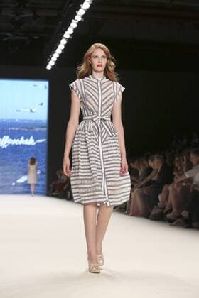 Model bei der Lena Hoschek Fashion Show auf der Mercedes-Benz Fashion Week Berlin Spring Summer 2017. Berlin, 30.06.2016 Foto:xS.xGabschx xFuturexImage