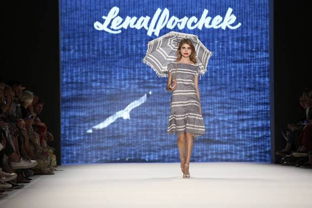 Bilder des Tages Model bei der Lena Hoschek Fashion Show auf der Mercedes-Benz Fashion Week Berlin Spring Summer 2017. Berlin, 30.06.2016 Foto:xS.xGabschx xFuturexImage