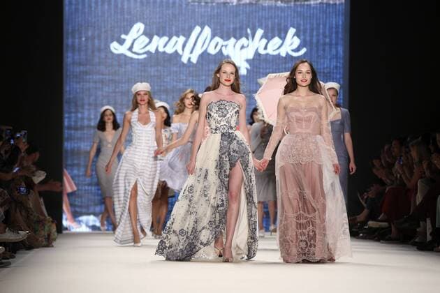 Models bei der Lena Hoschek Fashion Show auf der Mercedes-Benz Fashion Week Berlin Spring Summer 2017. Berlin, 30.06.2016 Foto:xS.xGabschx xFuturexImage