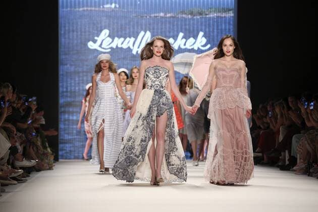 Models bei der Lena Hoschek Fashion Show auf der Mercedes-Benz Fashion Week Berlin Spring Summer 2017. Berlin, 30.06.2016 Foto:xS.xGabschx xFuturexImage