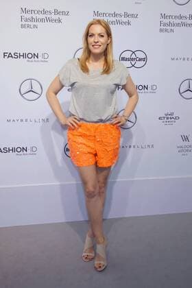 Jule Goelsdorf - Ankunft zur Wataru Tominaga Fashion-Show im Rahmen der Mercedes-Benz Fashion Week Berlin Spring Summer 2017 im Erika-Hess-Eisstadion in Berlin am 30.06.2016. Mercedes-Benz Fashion Week Berlin Spring Summer 2017