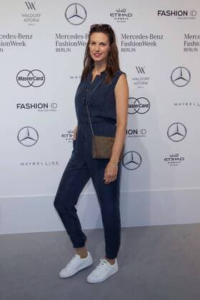 Katrin Wrobel - Ankunft zur Wataru Tominaga Fashion-Show im Rahmen der Mercedes-Benz Fashion Week Berlin Spring Summer 2017 im Erika-Hess-Eisstadion in Berlin am 30.06.2016. Mercedes-Benz Fashion Week Berlin Spring Summer 2017