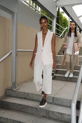Sara Nuru bei der Ankunft zur Designer for Tomorrow by Fashion ID Modenschau im Rahmen der Mercedes-Benz Fashion Week Frühjahr Sommer 2017 am 30.06.2016 in Berlin MBFW Fashionweek in Berlin 2016- Designer for Tomorrow by Fashion ID Modenschau 