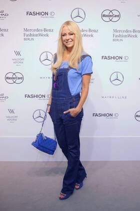Jenny Elvers - Ankunft zur Dimitri Fashion-Show im Rahmen der Mercedes-Benz Fashion Week Berlin Spring Summer 2017 im Erika-Hess-Eisstadion in Berlin am 30.06.2016. Mercedes-Benz Fashion Week Berlin Spring Summer 2017