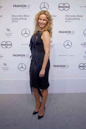Katja Burkard - Ankunft zur Dimitri Fashion-Show im Rahmen der Mercedes-Benz Fashion Week Berlin Spring Summer 2017 im Erika-Hess-Eisstadion in Berlin am 30.06.2016. Mercedes-Benz Fashion Week Berlin Spring Summer 2017