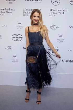 Sophie Hermann - Ankunft zur Dimitri Fashion-Show im Rahmen der Mercedes-Benz Fashion Week Berlin Spring Summer 2017 im Erika-Hess-Eisstadion in Berlin am 30.06.2016. Mercedes-Benz Fashion Week Berlin Spring Summer 2017