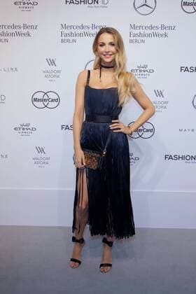 Sophie Hermann - Ankunft zur Dimitri Fashion-Show im Rahmen der Mercedes-Benz Fashion Week Berlin Spring Summer 2017 im Erika-Hess-Eisstadion in Berlin am 30.06.2016. Mercedes-Benz Fashion Week Berlin Spring Summer 2017
