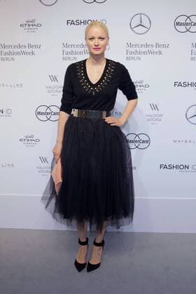 Franziska Knuppe - Ankunft zur Dimitri Fashion-Show im Rahmen der Mercedes-Benz Fashion Week Berlin Spring Summer 2017 im Erika-Hess-Eisstadion in Berlin am 30.06.2016. Mercedes-Benz Fashion Week Berlin Spring Summer 2017