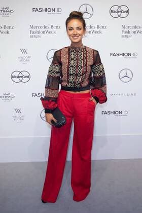 Janina Uhse - Ankunft zur Dimitri Fashion-Show im Rahmen der Mercedes-Benz Fashion Week Berlin Spring Summer 2017 im Erika-Hess-Eisstadion in Berlin am 30.06.2016. Mercedes-Benz Fashion Week Berlin Spring Summer 2017