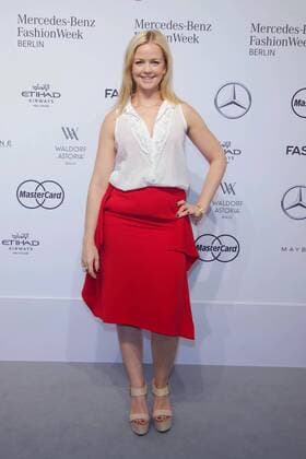 Sarah Maria Breuer - Ankunft zur Lena Hoschek Fashion-Show im Rahmen der Mercedes-Benz Fashion Week Berlin Spring Summer 2017 im Erika-Hess-Eisstadion in Berlin am 30.06.2016. Mercedes-Benz Fashion Week Berlin Spring Summer 2017
