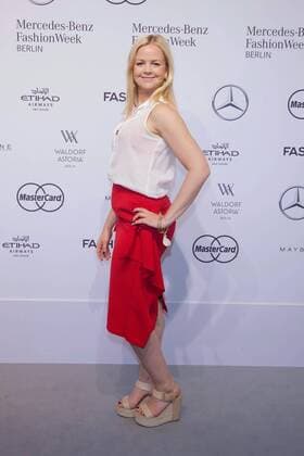 Sarah Maria Breuer - Ankunft zur Lena Hoschek Fashion-Show im Rahmen der Mercedes-Benz Fashion Week Berlin Spring Summer 2017 im Erika-Hess-Eisstadion in Berlin am 30.06.2016. Mercedes-Benz Fashion Week Berlin Spring Summer 2017