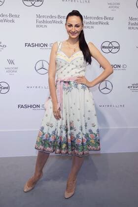 Marla Blumenblatt - Ankunft zur Lena Hoschek Fashion-Show im Rahmen der Mercedes-Benz Fashion Week Berlin Spring Summer 2017 im Erika-Hess-Eisstadion in Berlin am 30.06.2016. Mercedes-Benz Fashion Week Berlin Spring Summer 2017