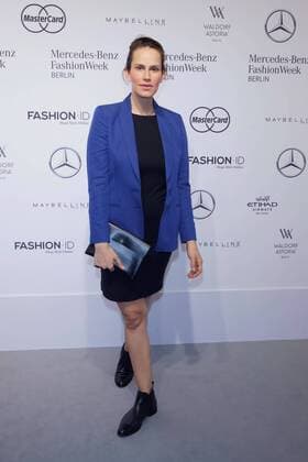 Saralisa Volm - Ankunft zur Lena Hoschek Fashion-Show im Rahmen der Mercedes-Benz Fashion Week Berlin Spring Summer 2017 im Erika-Hess-Eisstadion in Berlin am 30.06.2016. Mercedes-Benz Fashion Week Berlin Spring Summer 2017