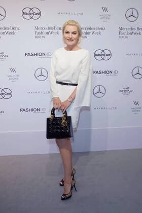Kriemhild Siegel - Ankunft zur Lena Hoschek Fashion-Show im Rahmen der Mercedes-Benz Fashion Week Berlin Spring Summer 2017 im Erika-Hess-Eisstadion in Berlin am 30.06.2016. Mercedes-Benz Fashion Week Berlin Spring Summer 2017