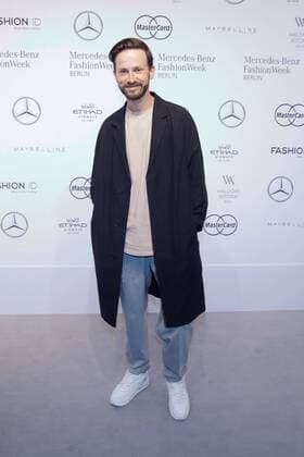 Franz Dinda - Ankunft zur Designer for Tomorrow by Fashion ID Fashion-Show im Rahmen der Mercedes-Benz Fashion Week Berlin Spring Summer 2017 im Erika-Hess-Eisstadion in Berlin am 30.06.2016. Mercedes-Benz Fashion Week Berlin Spring Summer 2017