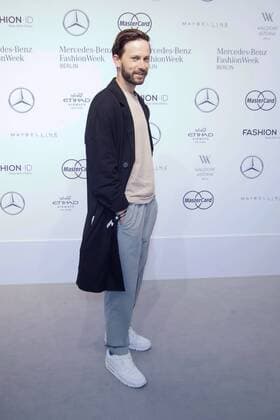Franz Dinda - Ankunft zur Designer for Tomorrow by Fashion ID Fashion-Show im Rahmen der Mercedes-Benz Fashion Week Berlin Spring Summer 2017 im Erika-Hess-Eisstadion in Berlin am 30.06.2016. Mercedes-Benz Fashion Week Berlin Spring Summer 2017