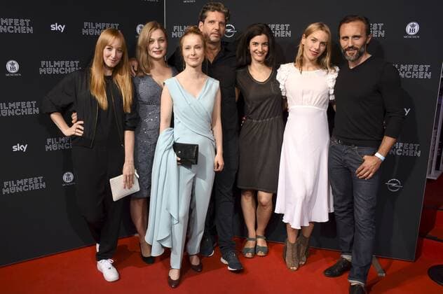 Kaya Marie Möller, Anna König, Odine Johne, Olaf Kraemer, Korinna Krauss, Julia Dietze und Stefano Cassetti bei der Premiere von 5 Frauen auf dem 34. Filmfest München 2016 im Arri Kino. München, 30.06.2016 Foto:xP.xSchönbergerx xFuturexImage
