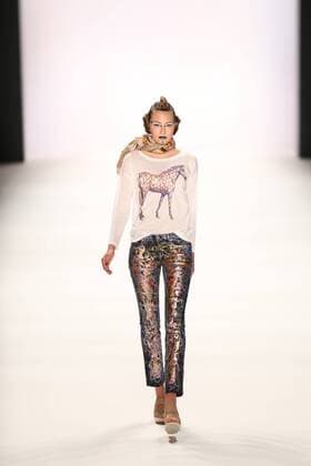 Germany: Jeans for Refugees by Johny Dar The Mercedes-Benz Fashion Week Berlin. Numerous labels are taking part in the German fashion week for the 2017 spring summer season. The photo shows Models with the collection of Jeans for Refugees by Dohny Dar on the catwalk in the Erika Hess Ice Stadium in Berlin-Weding. This year, the designer launched a global artistic collaboration called Jeans for Refugees , dedicated to the world s fugitives and involved over one hundred celebrities. The jeans-Unikate be exhibited in London in October 2016 the Saatchi Gallery and auctioned. The entire proceeds go to the International Rescue Committee, an organization that Escaped and war victims.  SimonexKuhlmey