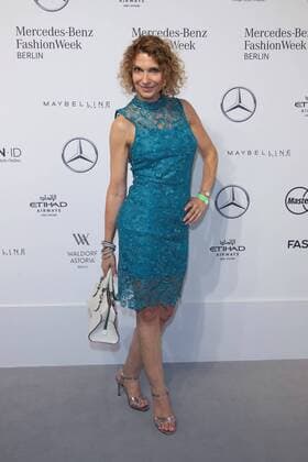Heike Kloss - Ankunft zur Irene Luft Fashion-Show im Rahmen der Mercedes-Benz Fashion Week Berlin Spring Summer 2017 im Erika-Hess-Eisstadion in Berlin am 01.07.2016. Mercedes-Benz Fashion Week Berlin Spring Summer 2017