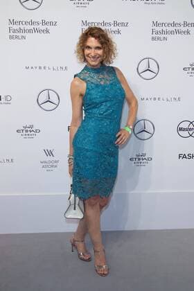 Heike Kloss - Ankunft zur Irene Luft Fashion-Show im Rahmen der Mercedes-Benz Fashion Week Berlin Spring Summer 2017 im Erika-Hess-Eisstadion in Berlin am 01.07.2016. Mercedes-Benz Fashion Week Berlin Spring Summer 2017