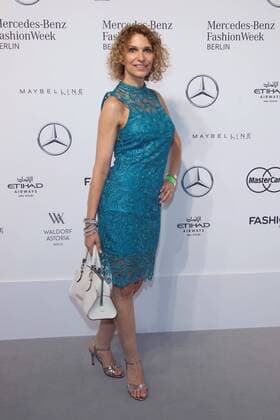Bilder des Tages Heike Kloss - Ankunft zur Irene Luft Fashion-Show im Rahmen der Mercedes-Benz Fashion Week Berlin Spring Summer 2017 im Erika-Hess-Eisstadion in Berlin am 01.07.2016. Mercedes-Benz Fashion Week Berlin Spring Summer 2017