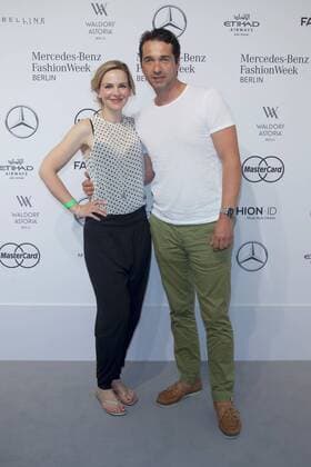 Denise Zich und Andreas Elsholz - Ankunft zur Irene Luft Fashion-Show im Rahmen der Mercedes-Benz Fashion Week Berlin Spring Summer 2017 im Erika-Hess-Eisstadion in Berlin am 01.07.2016. Mercedes-Benz Fashion Week Berlin Spring Summer 2017