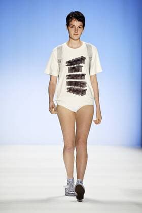Bilder des Tages Model bei der Julian Zigerli Fashion Show auf der Mercedes-Benz Fashion Week Berlin Spring Summer 2017. Berlin, 01.07.2016 Foto:xFredericx xFuturexImage