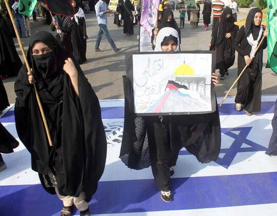 July 1, 2016 - Pakistan - KARACHI, PAKISTAN, JUL 01: Activists Imamia Students Organizations are marking Youm-.ul-Quds in support of Palestine as they are protesting against Israel and USA during rally, at M.A .Jinnah Road in Karachi on Friday, July 01, 2016. Pakistan  - ZUMAas3_