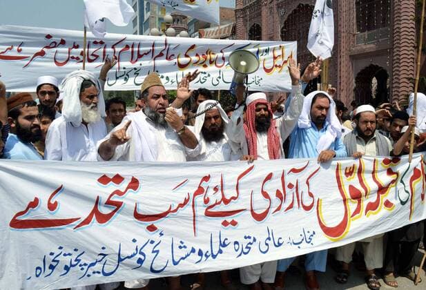 July 1, 2016 - Pakistan - PESHAWAR, PAKISTAN, JUL 01: Members of different religious parties are holding .demonstration as they are marking Youm-ul-Quds in favor of Muslims of Palestine and chanting .slogans against USA and Israel, in Peshawar on Friday, July 01, 2016. Pakistan  - ZUMAas3_