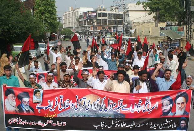 July 1, 2016 - Pakistan - LAHORE, PAKISTAN, JUL 01: Activists of Shia Ulema Council are marking Youm-ul-Quds in .support of Palestine as they are protesting against Israel and USA during demonstration in .Lahore on Friday, July 01, 2016. Pakistan  - ZUMAas3_