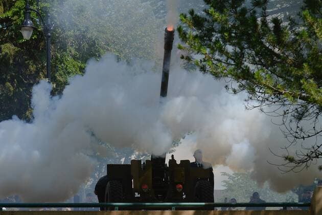 Nationalfeiertag in Kanada July 1, 2016 - Edmonton, Canada - A 21-gun salute performed near the the Alberta Legislature Building, during the Canada Day celebrations in Edmonton..On Friday, 1 July 2016, in Edmonton, Alberta, Canada. Edmonton Canada  - ZUMAn230