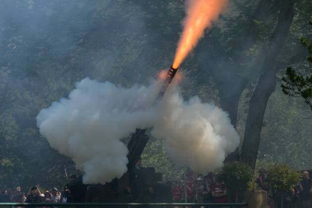Nationalfeiertag in Kanada July 1, 2016 - Edmonton, Canada - A 21-gun salute performed near the the Alberta Legislature Building, during the Canada Day celebrations in Edmonton..On Friday, 1 July 2016, in Edmonton, Alberta, Canada. Edmonton Canada  - ZUMAn230