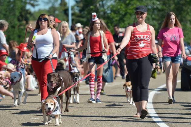 Nationalfeiertag in Kanada July 1, 2016 - Edmonton, Canada - Canada Day parade in Sherwood Park..On Friday, 1 July 2016, in Edmonton, Alberta, Canada. Edmonton Canada  - ZUMAn230
