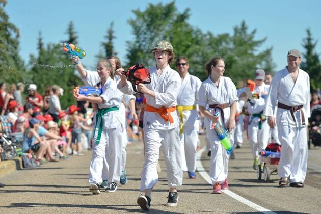 Nationalfeiertag in Kanada July 1, 2016 - Edmonton, Canada - Canada Day parade in Sherwood Park..On Friday, 1 July 2016, in Edmonton, Alberta, Canada. Edmonton Canada  - ZUMAn230