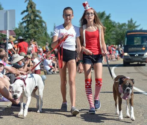 Nationalfeiertag in Kanada July 1, 2016 - Edmonton, Canada - Canada Day parade in Sherwood Park..On Friday, 1 July 2016, in Edmonton, Alberta, Canada. Edmonton Canada  - ZUMAn230