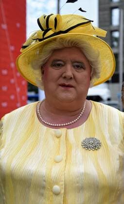 02.07.2016 Frankfurt am Main, Commerzbankarena Frankfurt Commerzbank Arena Tag des Fussballs Der „TAG Heuer Promi-Kick Travestiekünstler Thomas Bäppler-Wolf alias Bäppi La Belle alias Queen Lisbeth