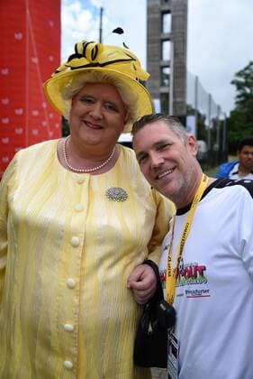 02.07.2016 Frankfurt am Main, Commerzbankarena Frankfurt Commerzbank Arena Tag des Fussballs Der „TAG Heuer Promi-Kick Travestiekünstler Thomas Bäppler-Wolf alias Bäppi La Belle alias Queen Lisbeth mit Veranstalter Kai Mann (No Limit)