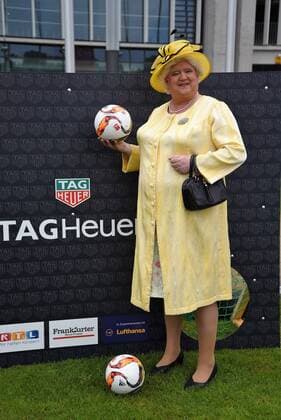 02.07.2016 Frankfurt am Main, Commerzbankarena Frankfurt Commerzbank Arena Tag des Fussballs Der „TAG Heuer Promi-Kick Travestiekünstler Thomas Bäppler-Wolf alias Bäppi La Belle alias Queen Lisbeth