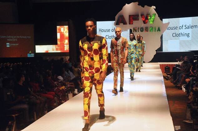 (160703) -- LAGOS, July 2, 2016 -- Models present creations during the Africa Fashion Week Nigeria 2016 in Lagos, Nigeria, on July 2, 2016. The Africa Fashion Week Nigeria 2016 kicked off here on Saturday. ) (cyc) NIGERIA-LAGOS-AFRICA FASHION WEEK ZhangxBaoping 