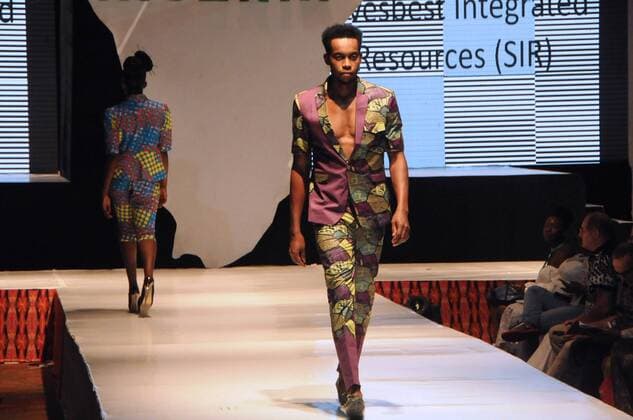 (160703) -- LAGOS, July 2, 2016 -- Models present creations during the Africa Fashion Week Nigeria 2016 in Lagos, Nigeria, on July 2, 2016. The Africa Fashion Week Nigeria 2016 kicked off here on Saturday. ) (cyc) NIGERIA-LAGOS-AFRICA FASHION WEEK ZhangxBaoping 