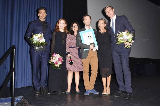 Amir Hanz, Sibylle Canonica, Gast, Marc-Benoit Creancier mit dem CineVision Award für Divines , Gertraude Müller-Ernstberger und Max Wagner Foto:xP.xSchönbergerx xFuturexImage