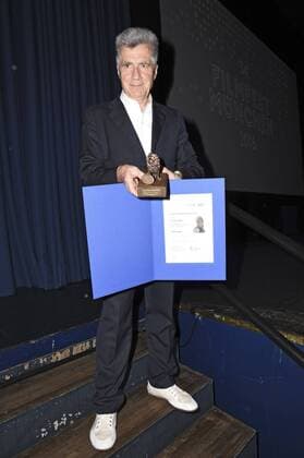 Stephan Hutter mit dem ARRI Osram Award für The Salesman stellvertretend für Asghar Farhadi bei der Preisverleihung auf dem 34. Filmfest München 2016 im Festivalzentrum Gasteig. München, 02.07.2016 Foto:xP.xSchönbergerx xFuturexImage