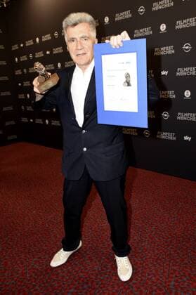 Stephan Hutter mit dem ARRI Osram Award für The Salesman stellvertretend für Asghar Farhadi bei der Preisverleihung auf dem 34. Filmfest München 2016 im Festivalzentrum Gasteig. München, 02.07.2016 Foto:xP.xSchönbergerx xFuturexImage